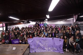 Cientos de mujeres en La Plata para ser miles en Rosario