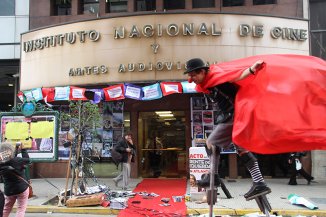 Documentalistas manifestaron frente al Incaa