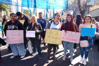 Organizaciones sociales marchan a Plaza de Mayo por un bono educativo, alimentos y programas