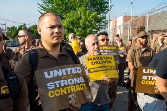 Los camioneros de UPS votaron masivamente ir a la huelga en EE.UU.