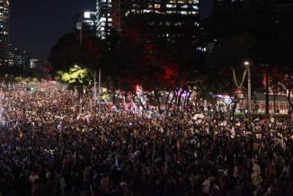 México: Movilización masiva en el DF por los normalistas de Ayotzinapa