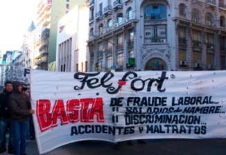 Acto de los trabajadores de Felfort en repudio al ataque a uno de sus delegados