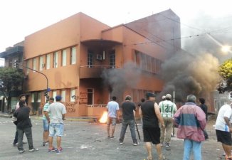 Tucumán: fuego y bloqueo en la Municipalidad de Concepción