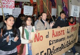 Remy: “No podemos permitir que la ministra de Educación cierre cinco carreras”