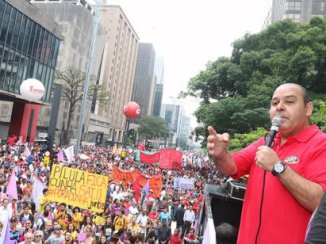 Acto del Frente Pueblo Sin Miedo evita críticas a Dilma