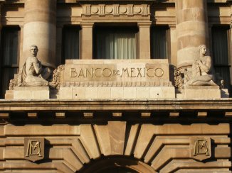 Banco central de México recorta proyección de crecimiento económico 