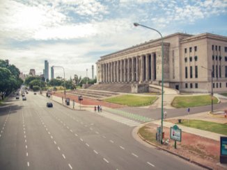 Repercusión en redes: un docente de la Facultad de Derecho reprobó a 27 alumnos