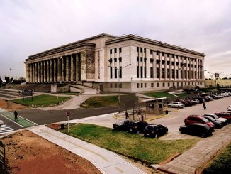 Docente fascista da clases en Derecho