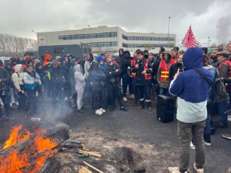 En la refinería de Le Havre continúa la huelga, con el apoyo de Adèle Haenel y Frédéric Lordon