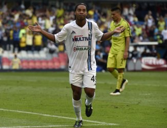 Ronaldinho: desborde de pasión en el Estadio Azteca