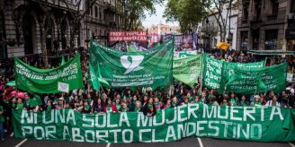 UNGS: Frente a los celestes del Puente, las pibas y el FEI nos vamos al ENMyD por el aborto legal seguro y gratuito