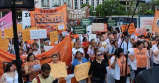 Trabajadores de la salud y docentes marcharon contra el ajuste