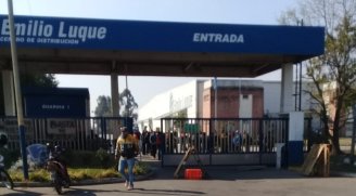 Trabajadores de supermercados Emilio Luque toman el principal centro de distribución