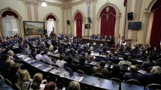 Salta: polémica por el crucifijo de la Legislatura tras una charla de Verbitsky