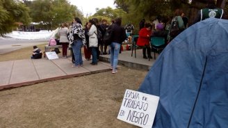 Trabajadores de salud denuncian precarización y Urtubey les niega el pase a planta permanente