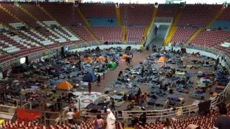 Caravana migrante llega al Auditorio Benito Juárez, en Guadalajara