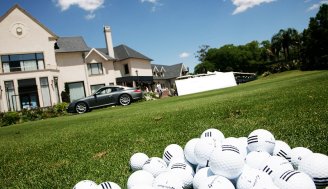 Golf Club Pilar: donde los pobres mueren ahogados rescatando pelotitas del lago