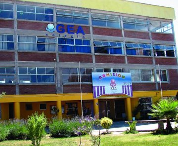 Colegio Gea de Quilpué: Vía mail y de forma ilegal, la dirección suspende contratos a 20 profesores 