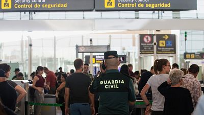 Gobierno y Generalitat preparan la intervención de la Guardia Civil y un laudo obligatorio contra la huelga del Prat