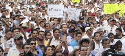 Asesinato de cuatro estudiantes profundiza crisis del gobierno de Graco