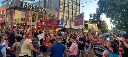 Nuevo cacerolazo y asamblea en Quilmes: “Seguiremos reuniéndonos hasta tirar abajo todo el DNU”