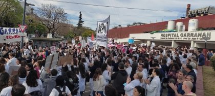 Trabajadores del Garrahan paran por salarios y movilizan al Ministerio de Salud