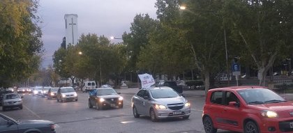 Continúan y crecen los caravanazos exigiendo las clases virtuales en General Alvear