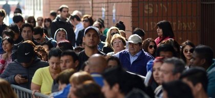 Trabajadores del registro civil deciden mantener el paro y el gobierno redobla los ataques