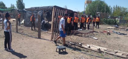 Urgente: la policía de Suárez desalojó brutalmente a vecinos de La Favorita con balas de goma - YouTube