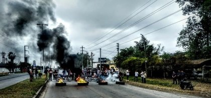 Trabajadores de Molino Cañuelas cortan la ruta contra los despidos