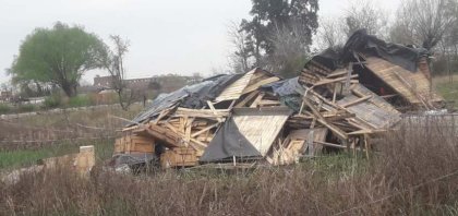 Campana: desalojan familias con niños y ancianos sin vivienda