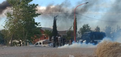 25 N: Policía de Río Negro reprime movilización por joven víctima de abuso