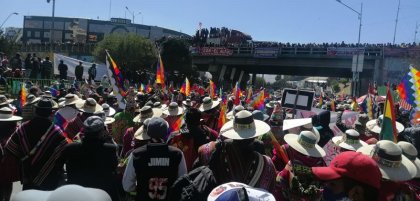 Multitudinario Cabildo en El Alto determinó huelga general indefinida contra la suspensión de elecciones 