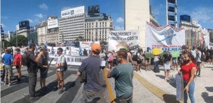 Importante repercusión en los medios de la protesta de los trabajadores de LATAM, Parque de la Costa y personal de salud