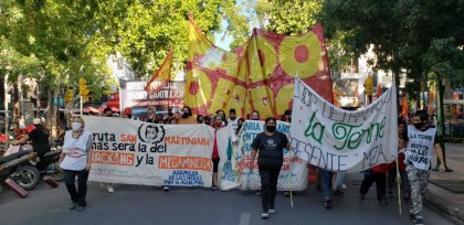 Marcharon contra la suba de tarifas de colectivo, luz y agua en Mendoza