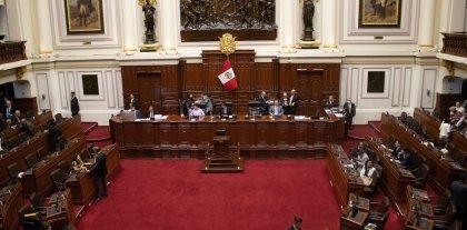 Parlamento peruano rechaza adelantar las elecciones para diciembre