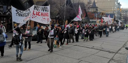 Docentes y familias movilizaron por la educación y por el recorte del esquí escolar