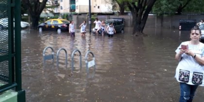 Escuelas inundadas en la Ciudad de Larreta por falta de infraestructura