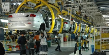 La producción de autos se contrajo 13,2 % en marzo