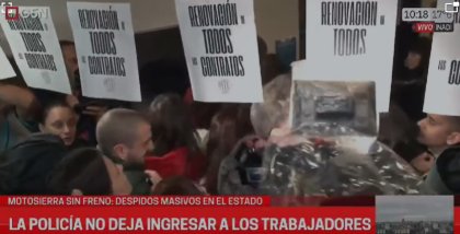 Combativa decisión de los trabajadores del Inadi: superaron el operativo policial y entraron al edificio