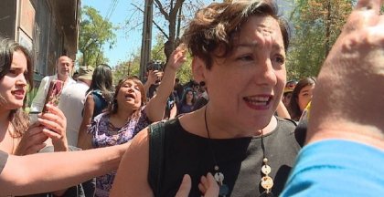 Manifestantes le gritan traidora a Beatriz Sánchez y a Catalina Pérez por firmar acuerdo de "Paz"