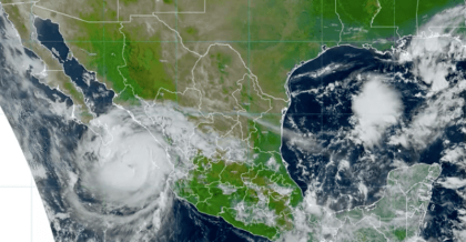 Huracán Olaf se intensifica y llega Baja California Sur