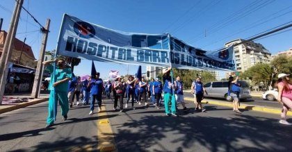 Trabajadores del Hospital Barros Luco: el sueldo que tenemos no nos alcanza para vivir 