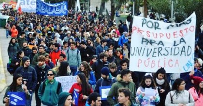 Estudiantes expresan su apoyo al paro de docentes universitarios en Neuquén