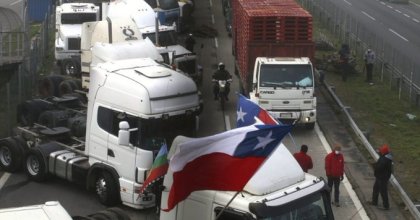 Gobierno le asegura a gremios de camioneros aumentar represión en el sur