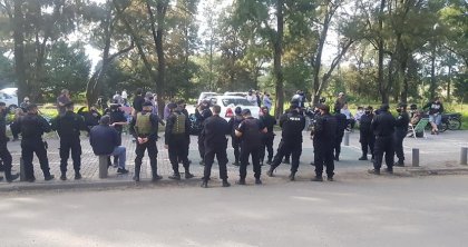 Puerto San Martín: policía impide manifestarse a trabajadores de Buyatti