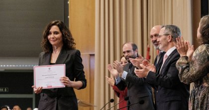 La UCM que nombró ilustre a Ayuso entre protestas también es un buffet libre para capitalistas