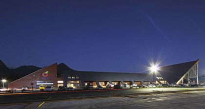 Eltit contra las cuerdas por su primera huelga de trabajadores de supermercados en Pucón y Villarica