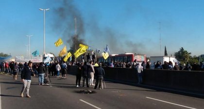 Choferes realizan una nueva jornada de cortes en Moreno y Puente Pueyrredón