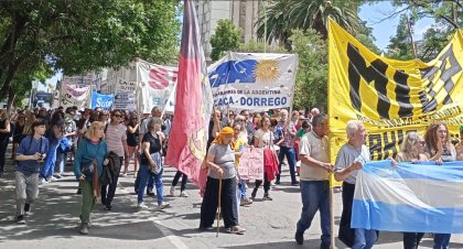 Trabajadores, estudiantes y jubilados movilizan en Bahía Blanca contra el ajuste de Milei